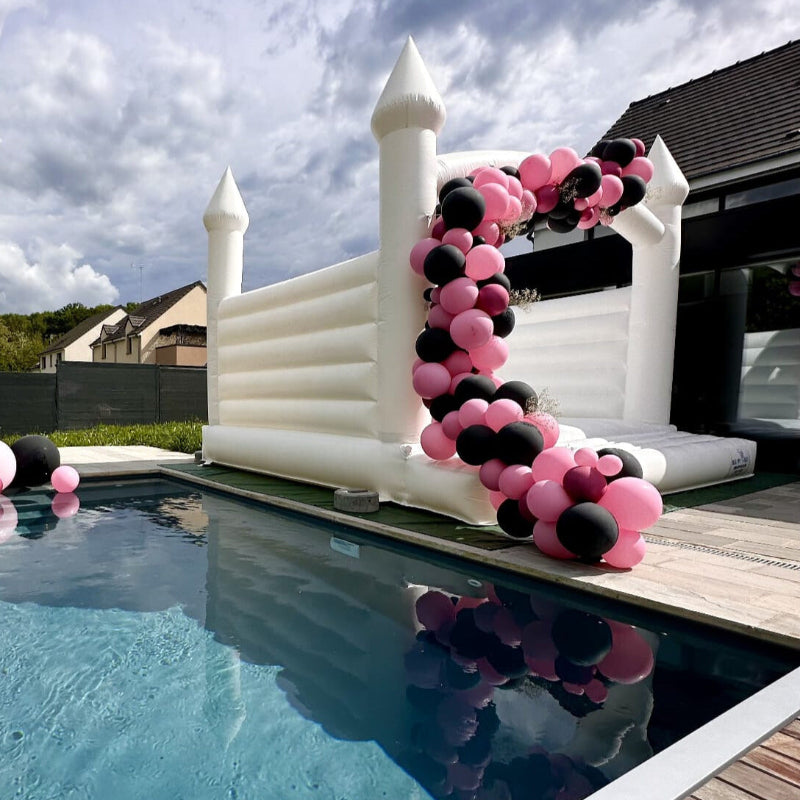 Structure gonflable blanche Happy Wedding style élégant