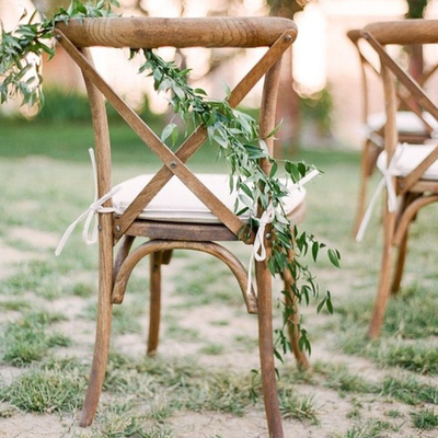 alt="Chaises pour mariage en Eure-et-Loir"