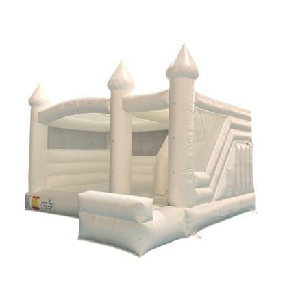 Château gonflable blanc wedding avec toboggan – animation enfants mariage en Eure-et-Loir