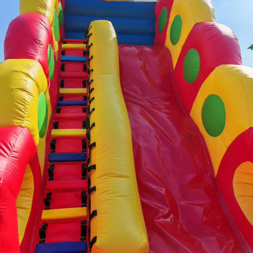 Structure gonflable Happy Lilo ambiance tropicale – animation enfants pour événement associatif