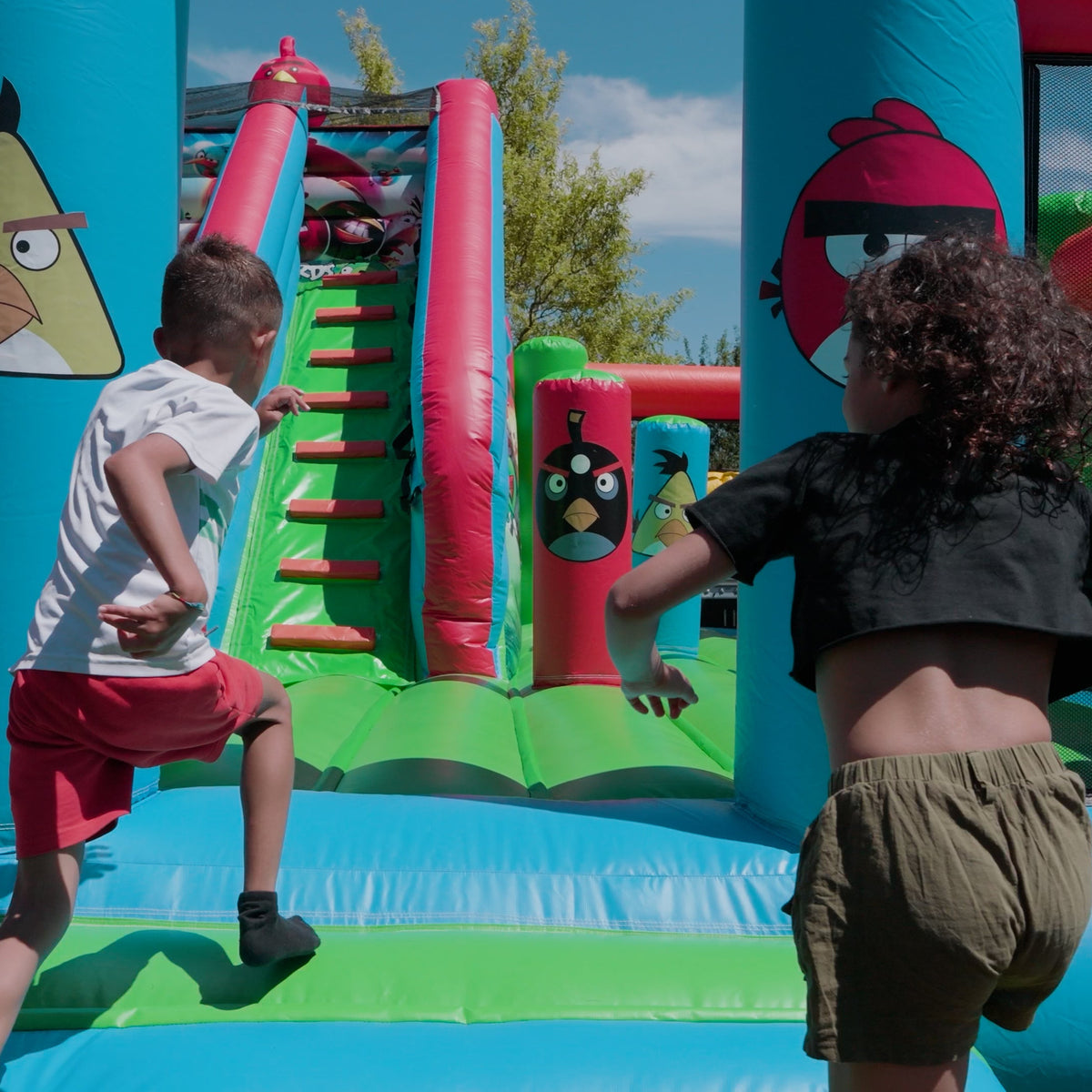 Château gonflable Happy Angry pour kermesse et fête d'école (28)