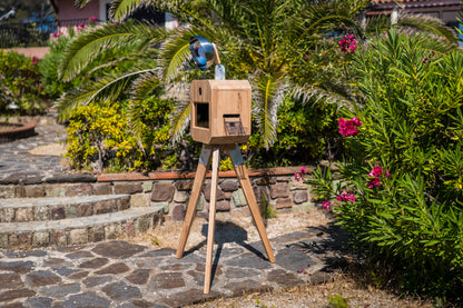 alt="Photobooth en extérieur avec tente barnum"